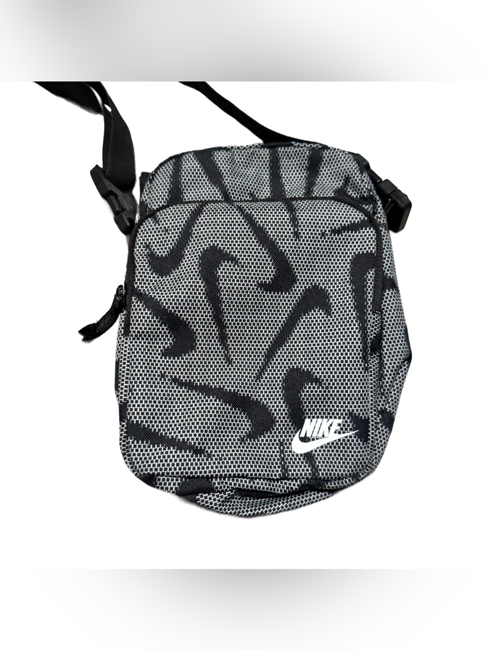 Nike Crossbody Bag Women's OS Travel Sport Purse Zipper Swoosh Logo Casual - Picture 2 of 5